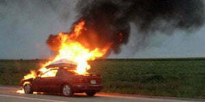 3 Penyebab Mobil Terbakar dan Cara Mencegahnya